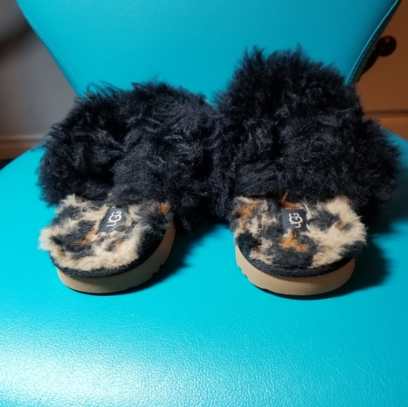 UGG Slippers - Picture 2 of 8